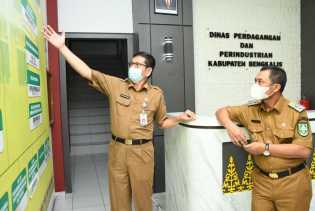 Wabup Bengkalis Sidak ke Disdagperin dan Perikanan