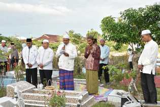 Sehari Sebelum Dikukuhkan, Kepengurusan MUI Bengkalis Ziarahi 3 Makam Mantan Ketua MUI