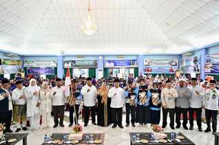 Bupati Kasmarni Lepas Keberangkatan 164 JCH Kloter 12 Menuju Madinah