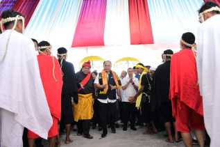 Disambut Bupati Kasmarni, Menteri Kominfo RI Tiba di Negeri Junjungan