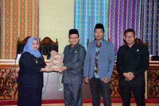    Bupati Kasmarni Serahkan Rancangan KUA-PPAS Kabupaten Bengkalis T.A 2023
