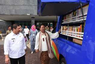 Permudah Akses Baca, Bengkalis dapat Satu Unit Mobil Pustaka Keliling