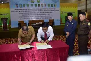 Bupati Amril Mukminin dan Kajari Heru Winoto Tandatangani MoU Penyelamatan Aset
