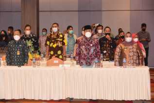 Bupati Kasmarni Hadiri Forum Konsultasi Publik 