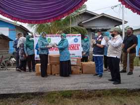 Kunker ke Bengkalis, Gubri dan TP PKK Provinsi Serahkan 10 Ribu Masker