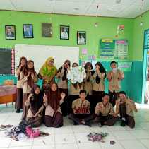 Guru SMPN 1 Bantan Sulap Cangkang dan Akar Getah Jadi Bahan Ekonomis