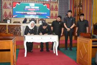APBD-P Bengkalis 2025 Tembus Rp4,6 Triliun, Nota Kesepakatan Diteken Bupati dan Pimpinan DPRD
