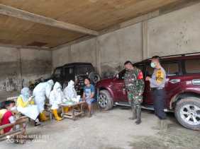 Cegah Penularan Covid-19, Danramil 04/Mandau Tracing di Tasik Serai