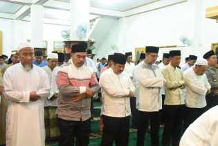 Bupati Amril Tarawih di Masjid yang Pernah Dibakar Belanda