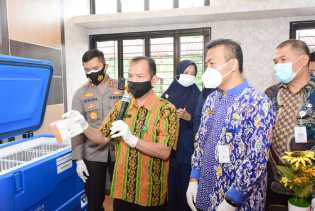 Dikawal Polisi Bersenjata Lengkap, Vaksin Covid Tiba di Kabupaten Bengkalis