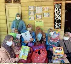 Mahasiswa Kukerta UNRI Sulap Rumah Ketua KPS Jadi Taman Baca