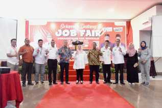 Bupati Kasmarni Ingin Tenaga Kerja Lokal Hidup Maju dan Sejahtera, Bursa Kerja Dibuka Serap 1000 Lebih Tenaga Kerja