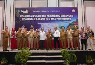 Bupati Kasmarni Buka Sosialisasi Pengadaan Barang dan Jasa