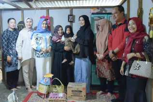 Ketua TP Posyandu Bengkalis Dampingi Ketua TP Provinsi Riau Tinjau Balita Stunting dan Gizi Buruk 