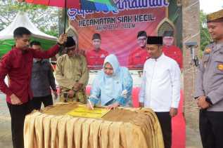 Safari Ramadhan di Siak Kecil, Bupati Kasmarni Tandatangani Prasasti Ruang Terbuka