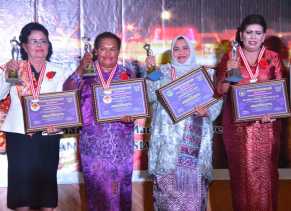 Lagi, Kasmarni Amril Terima Penghargaan Tingkat Nasional