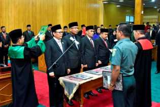 4 Pimpinan DPRD Ucapkan Sumpah/Janji, Bupati Amril Sampaikan Tahniah Lewat Video Pendek