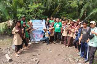 Kelompok Konservasi Paghet Sengagah Desa Kelapapati Bersama Siswa dan Mahasiswa Bengkalis Lakukan Penanaman Pohon Mangrove