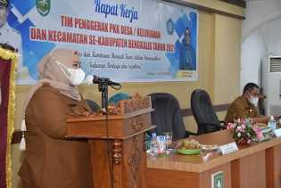 Bupati Kasmarni Minta Selaraskan 8 Program Unggulan Pemerintah Daerah dalam Raker PKK