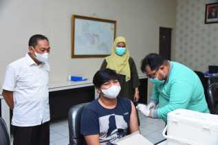 Pegawai ASN Dinas Perikanan Lakukan Vaksinasi Covid-19