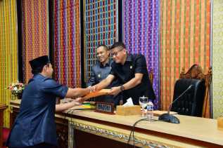 Disaksikan Bupati Bengkalis, Fraksi di DPRD Sampaikan Pandangan Umum Tentang Ranperda Perempuan dan Anak Serta Ranperda Kerjasama Daerah