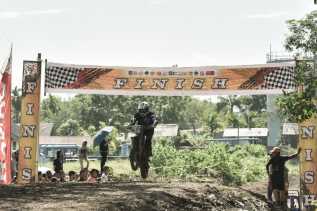 Bupati Kasmarni Angkat Bendera Start, Tanda Motorcross Resmi Dilepas 