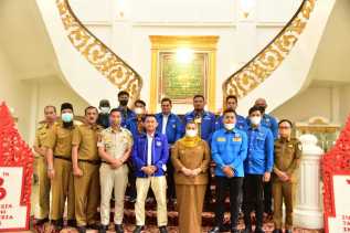 Sebelum Pelantikan DPD KNPI Bengkalis, Kasmarni Jamu Makan Siang Bersama