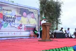 Bupati Bengkalis Resmikan Festival Pantai Pesona Rupat Utara