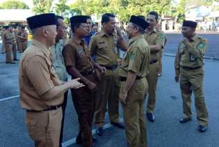 Sekda H Bustami HY, Layani Masyarakat dengan Senyum Tulus, Jangan “Sementung”