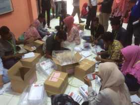 KPU Bengkalis Mulai Lipat 1.968.303 Lembar Surat Suara