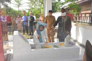 Didampingi Wabup, Walikota Pematang Siantar Ziarahi Makam Raja Sang Naualuh Damanik