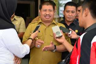 Bupati Amril Akan Tindak Pegawai Hambat Perizinan Investasi