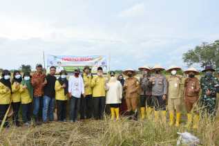 Bupati Kasmarni Ingatkan Masyarakat Jangan Alih Fungsikan Lahan