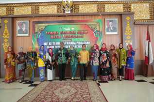 DWP Unit DLH Raih Juara Pertama Lomba  Fashion Show Batik Bengkalis Dalam Rangka HUT Ke-25 DWP Tahun 2024