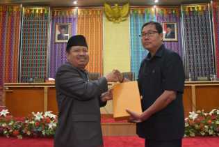 Selain LKPj, Bupati Amril Mukminin Juga Sampaikan Ranperda LPP APBD 2018