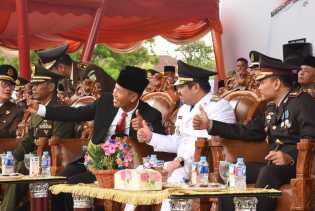 Bupati Amril, Meskipun Anggaran Defisit Tenaga Honorer Tak Dirumahkan