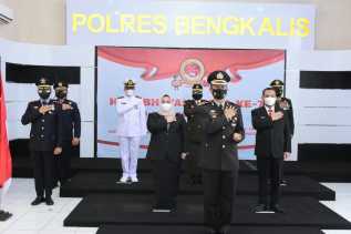 Bupati dan Wakil Bupati Bengkalis Ikuti Apel HUT Bhayangkara ke-75
