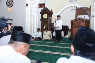 Bupati Amril Minta Masyarakat Tidak Pakai Calo dalam Urus Administrasi Kependudukan