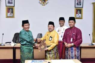 H Bustami HY Hadiri Serah Terima Aset Tanah Provinsi Riau Ke Kabupaten/Kota