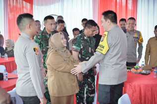 Bupati Kasmarni Hadiri Penganugerahan Kapolda Riau 