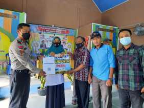 Pemdes Pambang Baru Serahkan BLT, 99 Kepala Keluarga Rasakan Manfaatnya