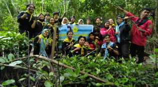 Mapala Polbeng Lakukan Pembibitan Mangrove