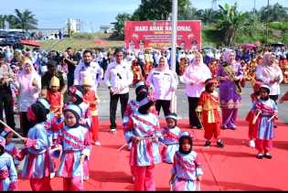 Ceria Menari Bersama Anak-anak TK, Bupati Kasmarni: Mari Kembangkan Potensi Anak 