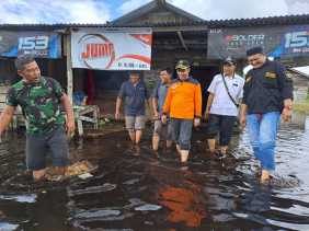 Warga Tak Minta Sembako, Hanya Minta Cuci Parit 