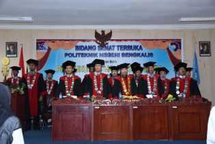612 Mahasiswa Baru Ikuti Sidang Senat Terbuka