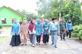 Aksi Nyata Program TP Posyandu Riau, Ketua TP Posyandu Bengkalis Dampingi Ibu Gubri di Pesisir