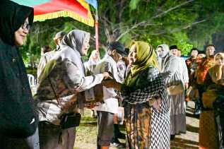 Bupati Kasmarni Salurkan 50 Paket Sembako untuk Kaum Dhuafa di Kecamatan Bengkalis