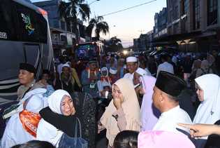 Ratusan Masyarakat Antusias Antar JCH Bengkalis-Bantan