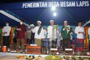 Peringati Hari Jadi ke 8, Pemdes Resam Lapis Sholawat Bersama Warga