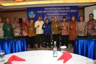 Bupati Amril Mukminin Ucapkan Selamat Hari Guru Nasional 2017